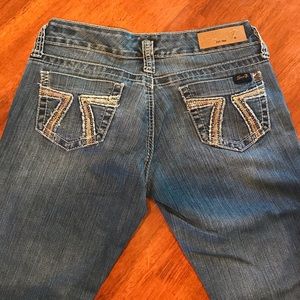 AVAILABLE UNTIL 10/25!! Seven jeans:)